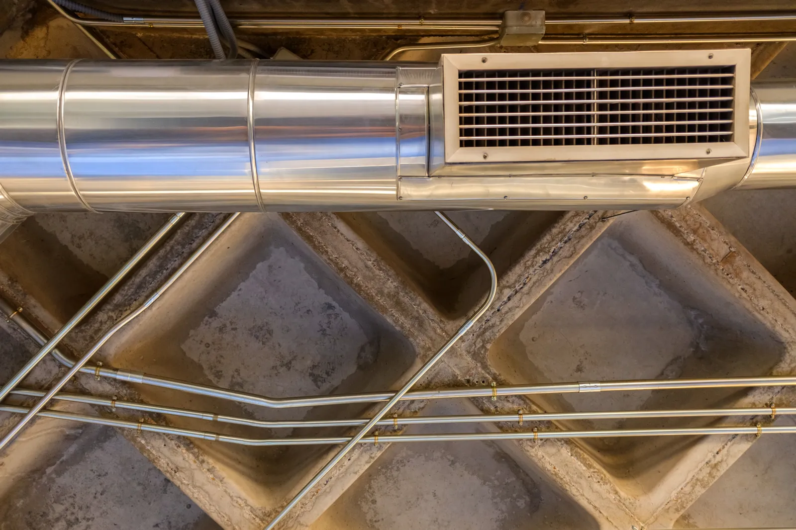 Metal ductwork with vent register